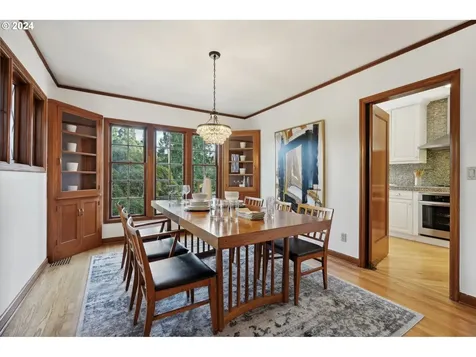 906 SW Chestnut Street Portland OR 97219