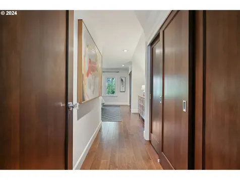906 SW Chestnut Street Portland OR 97219