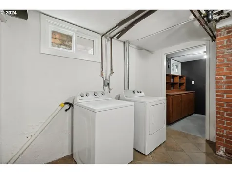 906 SW Chestnut Street Portland OR 97219