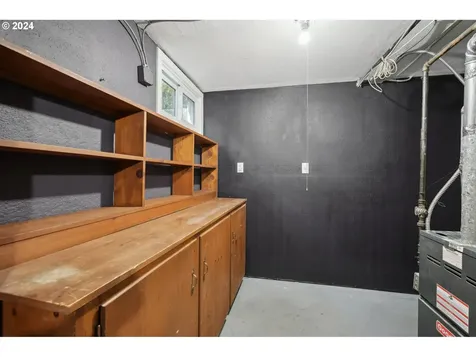 906 SW Chestnut Street Portland OR 97219