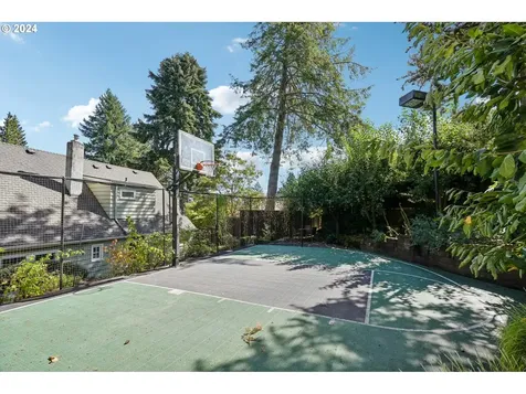 906 SW Chestnut Street Portland OR 97219