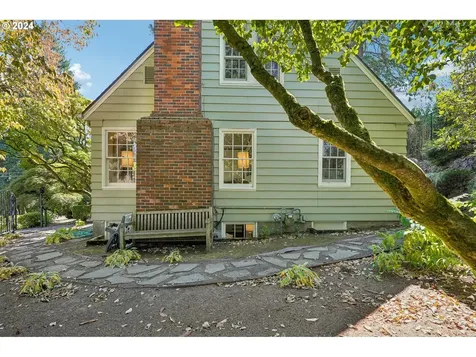 906 SW Chestnut Street Portland OR 97219