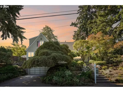 906 SW Chestnut Street Portland OR 97219
