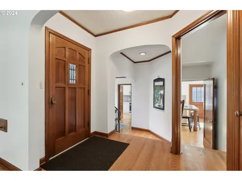 906 SW Chestnut Street Portland OR 97219