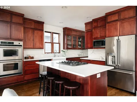 862 NE Market Drive Fairview OR 97024