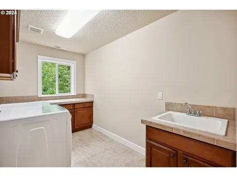9233 Sw 29th Avenue Portland OR 97219