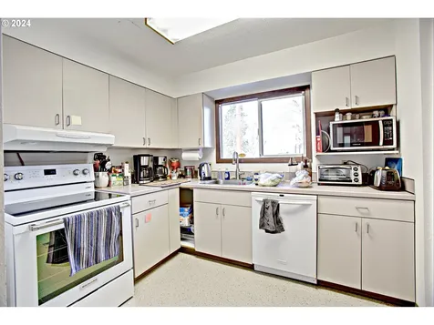 5265 NE 42nd Avenue Portland OR 97218