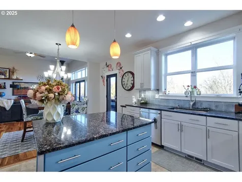800 E Buttercup Street Yamhill OR 97148