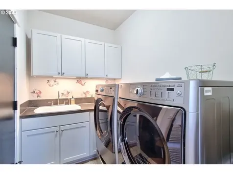 800 E Buttercup Street Yamhill OR 97148