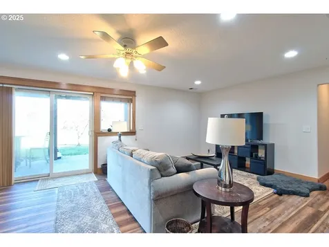 800 E Buttercup Street Yamhill OR 97148