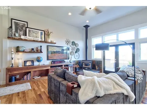 800 E Buttercup Street Yamhill OR 97148