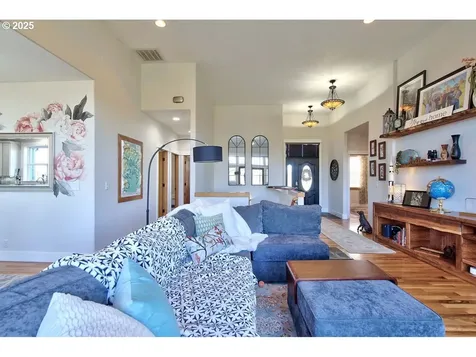 800 E Buttercup Street Yamhill OR 97148