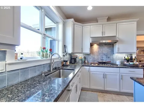 800 E Buttercup Street Yamhill OR 97148