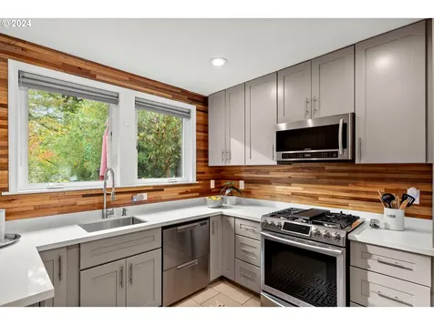 8260 NE Pacific Street Portland OR 97220