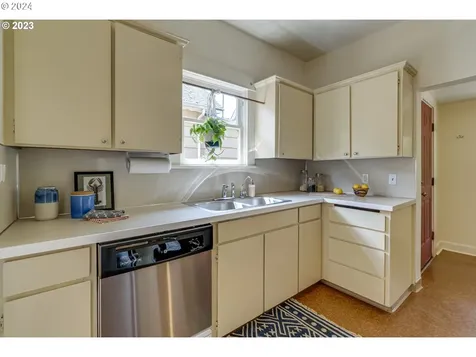 5027 Ne 10th Avenue Portland OR 97211