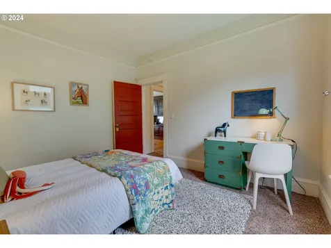 5027 Ne 10th Avenue Portland OR 97211
