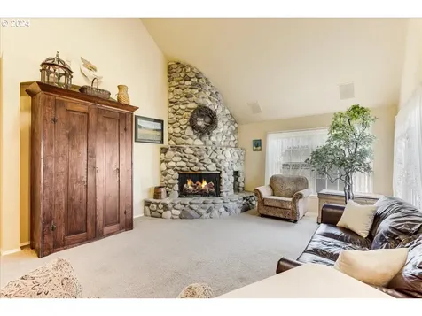 9876 Sw Peppertree Lane Portland OR 97224