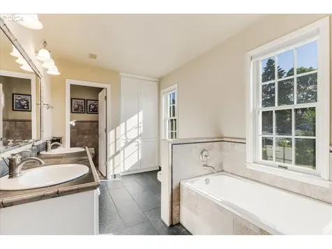 9876 Sw Peppertree Lane Portland OR 97224