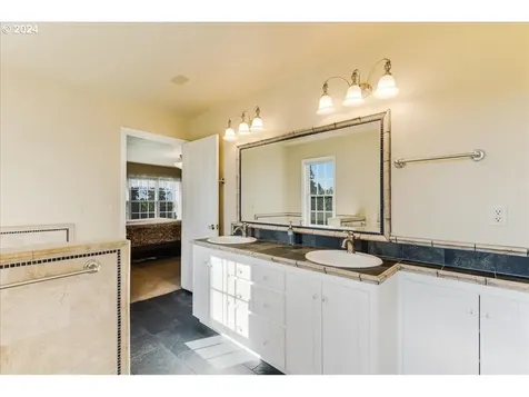9876 Sw Peppertree Lane Portland OR 97224