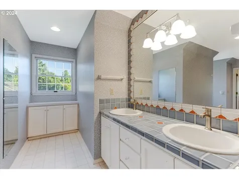 9876 Sw Peppertree Lane Portland OR 97224