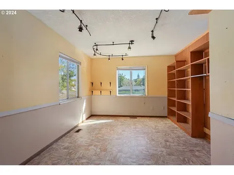 280 NE 5th Street Dufur OR 97021