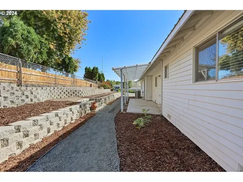 280 NE 5th Street Dufur OR 97021