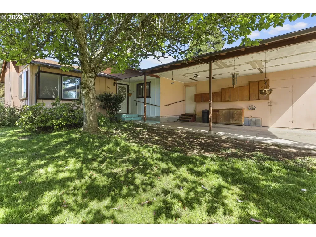 1990 Carter Road Hood River OR 97031