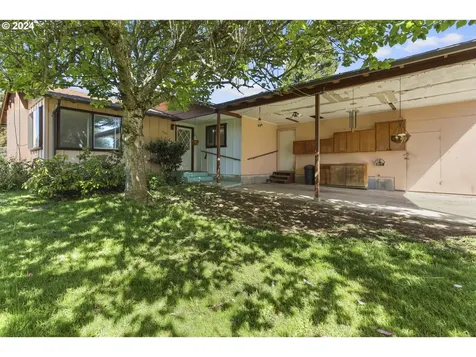 1990 Carter Road Hood River OR 97031
