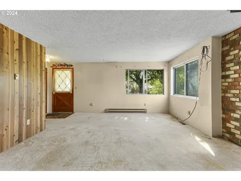 1990 Carter Road Hood River OR 97031