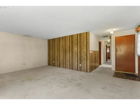1990 Carter Road Hood River OR 97031
