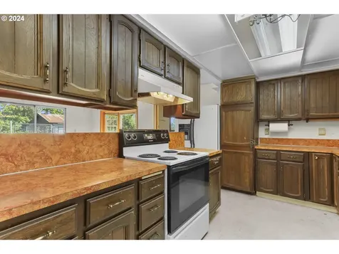 1990 Carter Road Hood River OR 97031