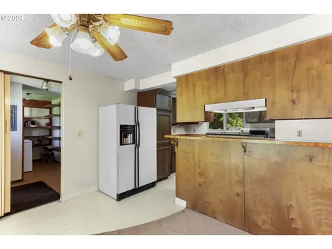1990 Carter Road Hood River OR 97031