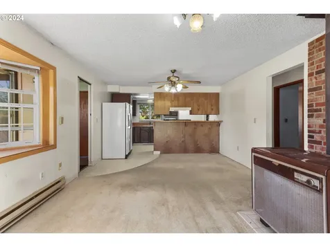 1990 Carter Road Hood River OR 97031