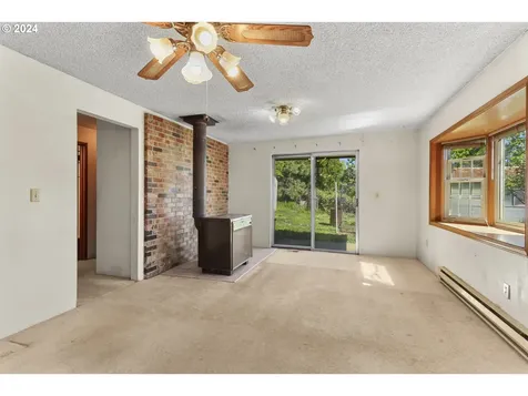 1990 Carter Road Hood River OR 97031