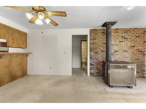 1990 Carter Road Hood River OR 97031