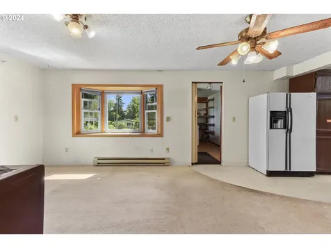 1990 Carter Road Hood River OR 97031