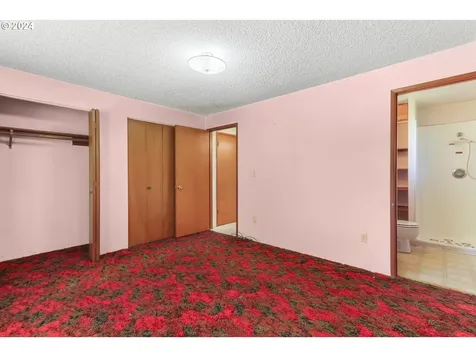 1990 Carter Road Hood River OR 97031