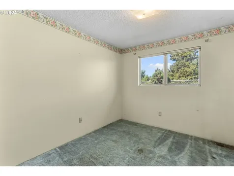 1990 Carter Road Hood River OR 97031