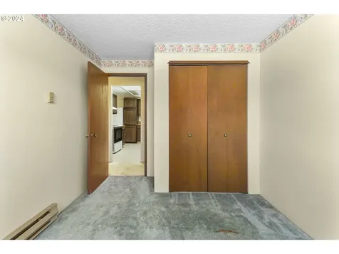 1990 Carter Road Hood River OR 97031