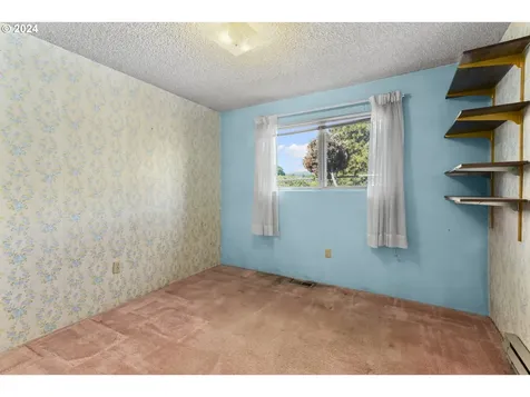 1990 Carter Road Hood River OR 97031