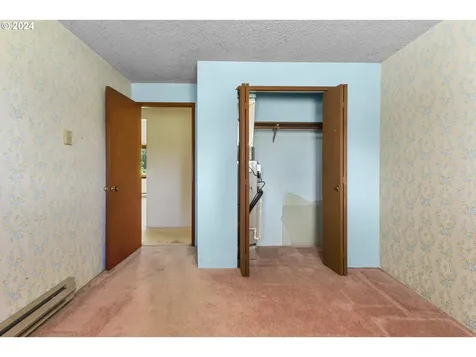 1990 Carter Road Hood River OR 97031