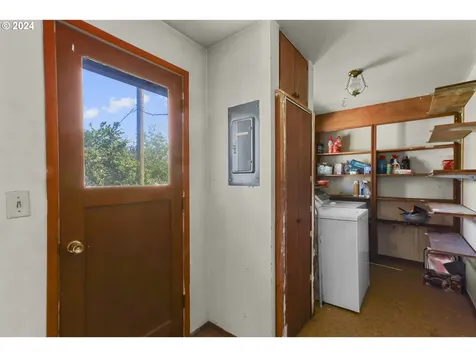 1990 Carter Road Hood River OR 97031