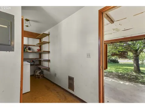 1990 Carter Road Hood River OR 97031