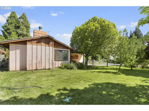 1990 Carter Road Hood River OR 97031