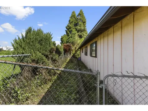 1990 Carter Road Hood River OR 97031