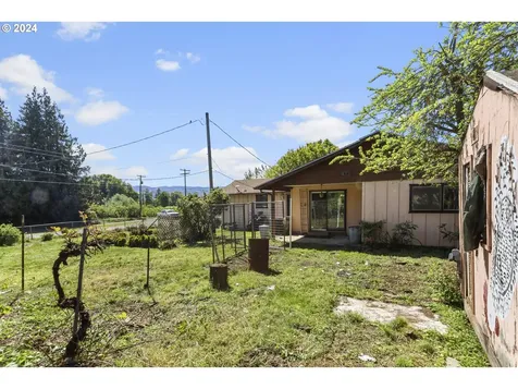 1990 Carter Road Hood River OR 97031