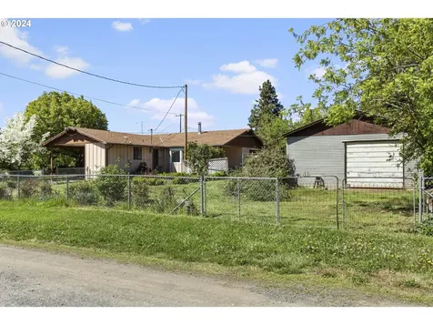 1990 Carter Road Hood River OR 97031
