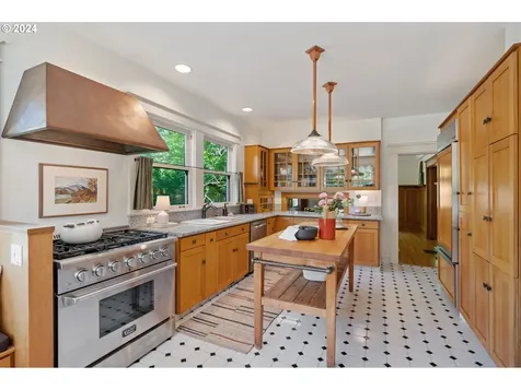 5606 SE Yamhill Street Portland OR 97215