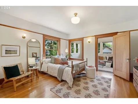 5606 SE Yamhill Street Portland OR 97215