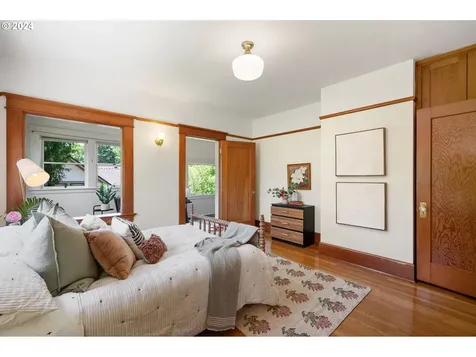 5606 SE Yamhill Street Portland OR 97215